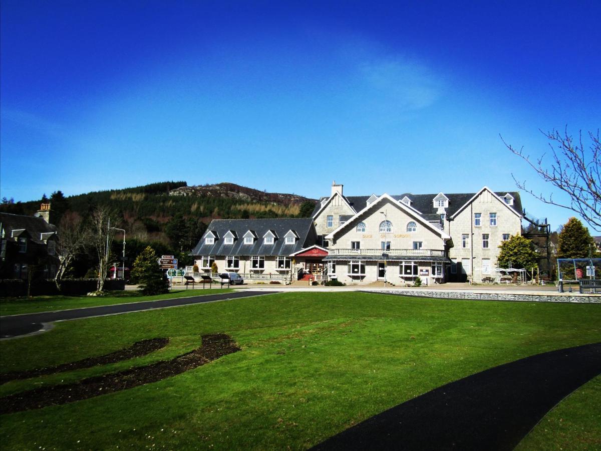 Duke Of Gordon Hotel Kingussie Exterior foto