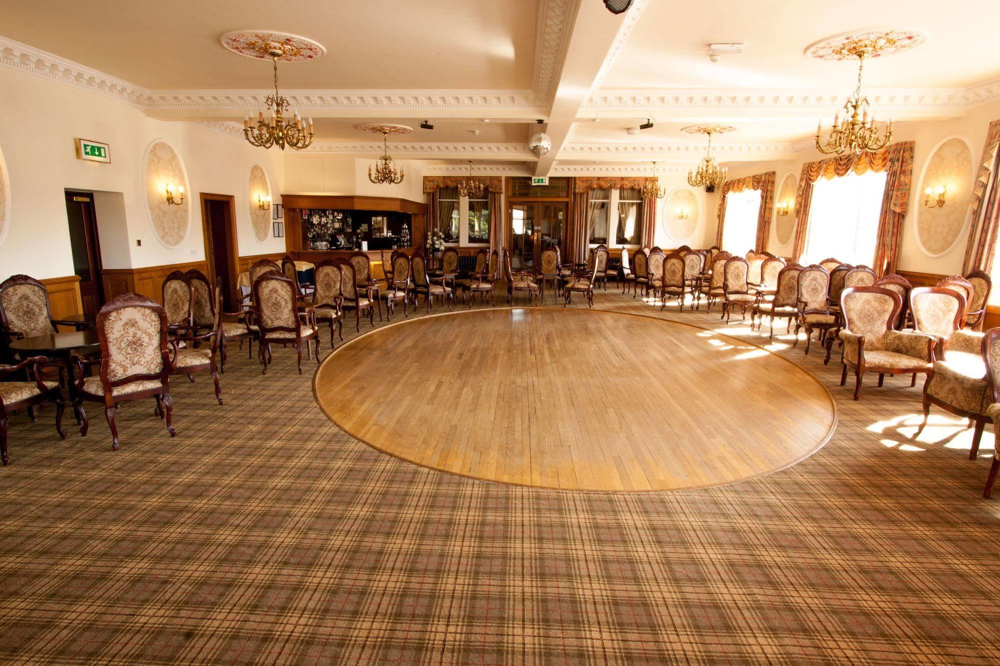 Duke Of Gordon Hotel Kingussie Exterior foto