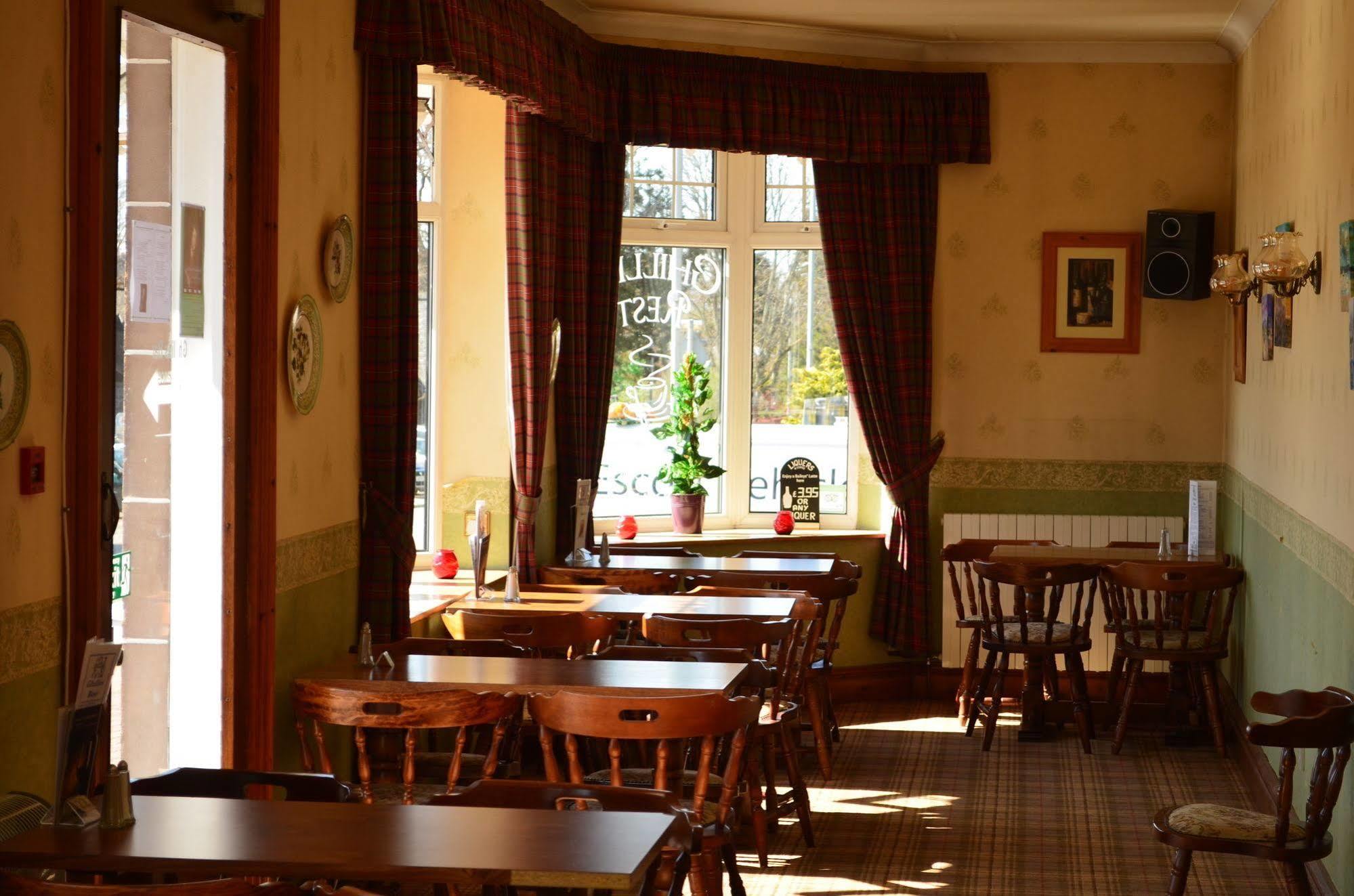 Duke Of Gordon Hotel Kingussie Exterior foto
