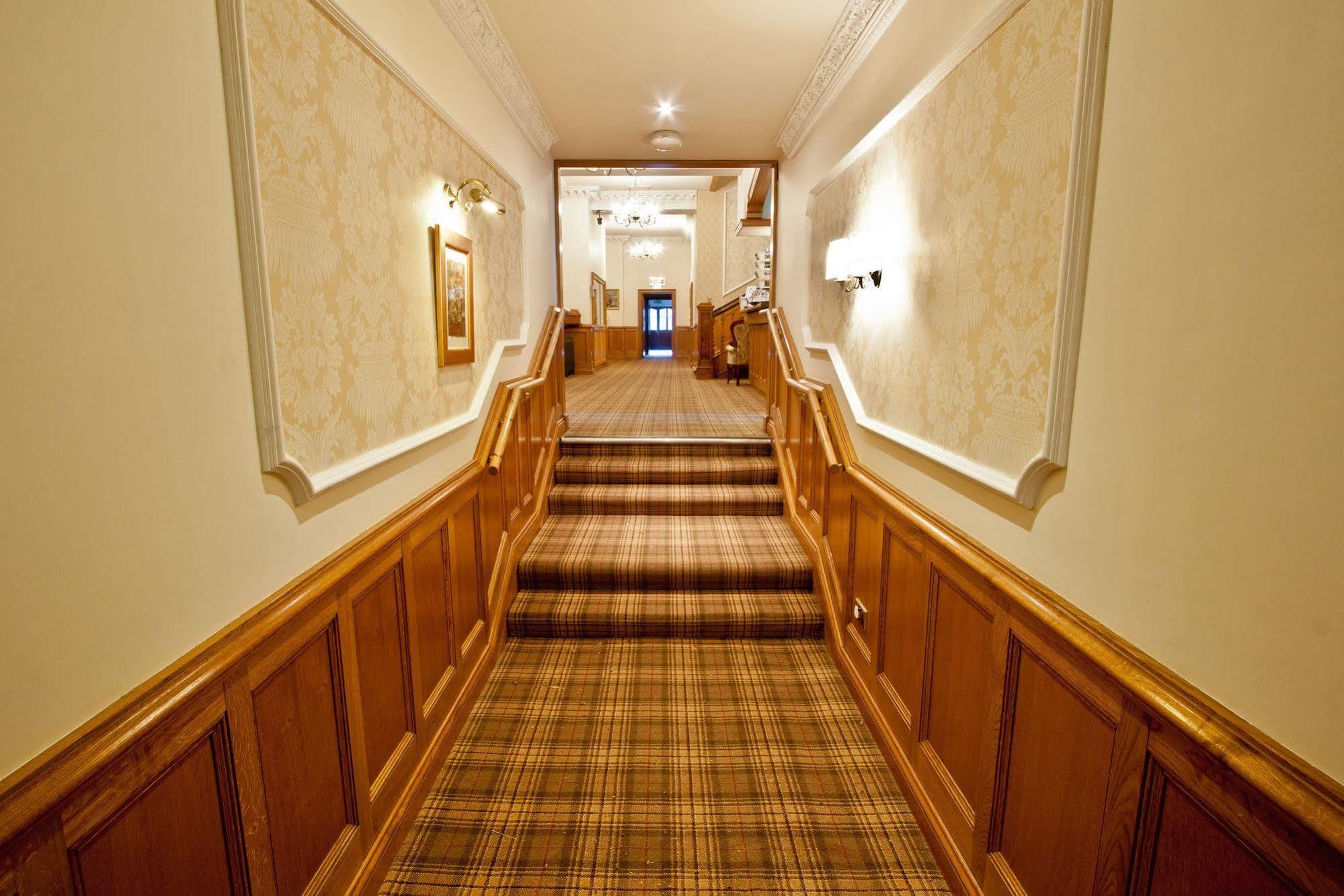 Duke Of Gordon Hotel Kingussie Exterior foto